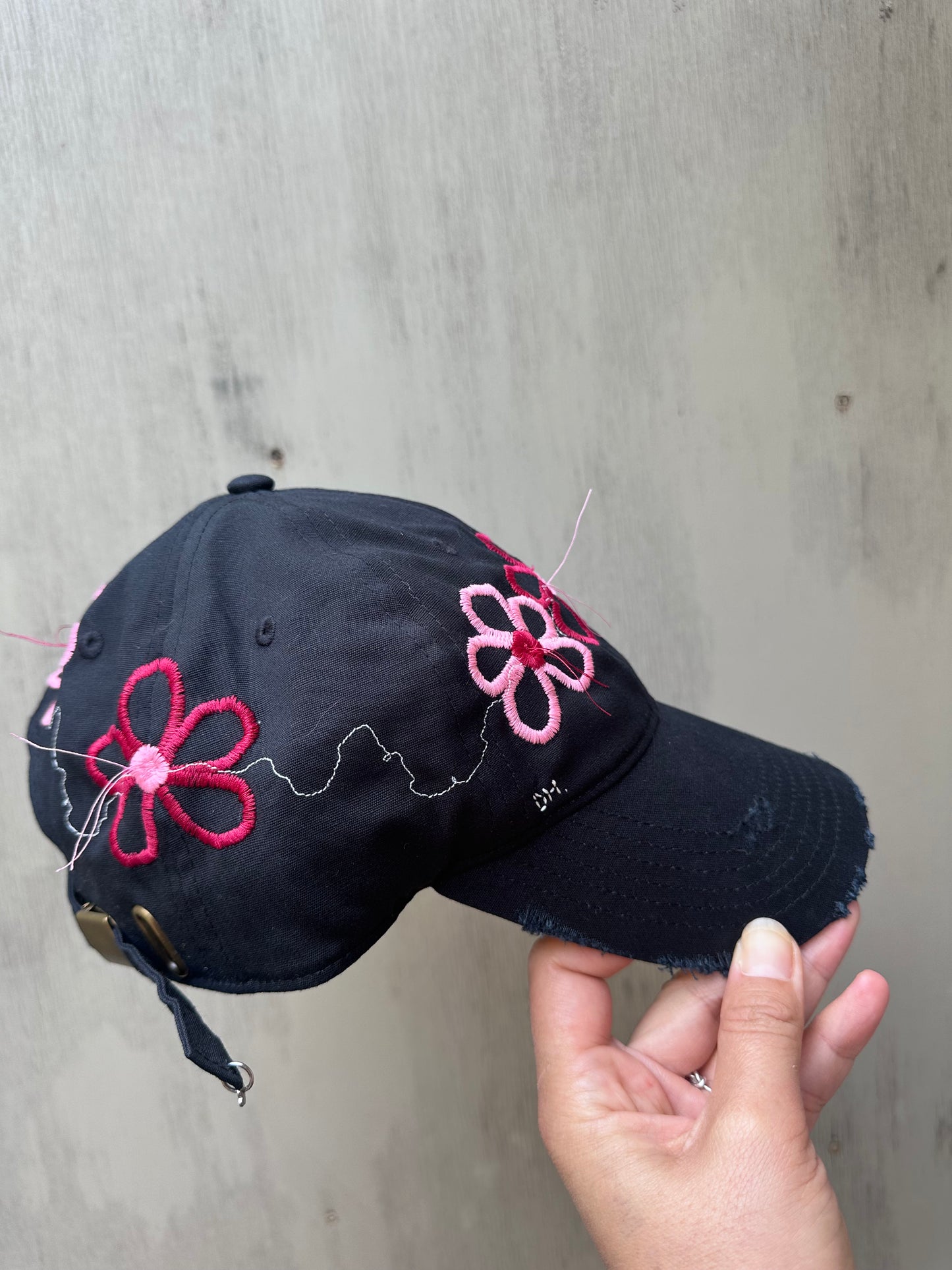 ‘Juno’ Daisies Cap (Special Edition)